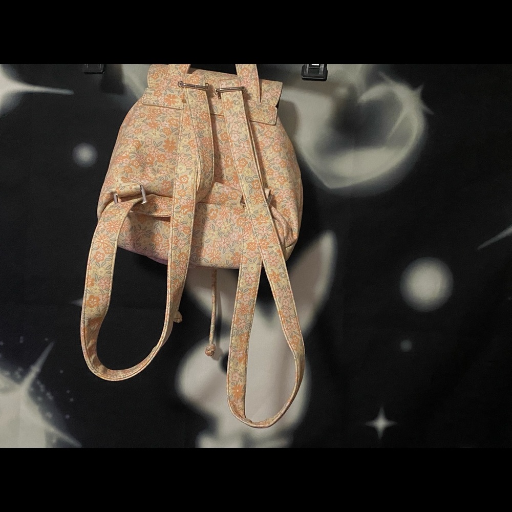 Cute flower backpack - Picture 3 of 3